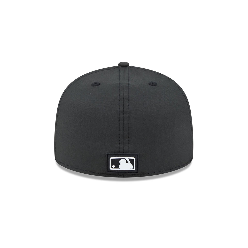 Chicago White Sox 2026 Clubhouse Black & White 59FIFTY Fitted Hat